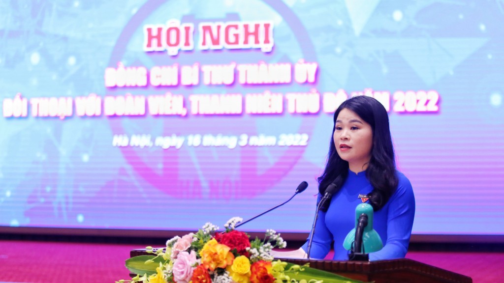 Đồng chí Chu Hồng Minh, Ủy viên Ban Thường vụ Trung ương Đoàn, Thành ủy viên, Bí thư Thành đoàn Hà Nội báo cáo tại chương trình đối thoại