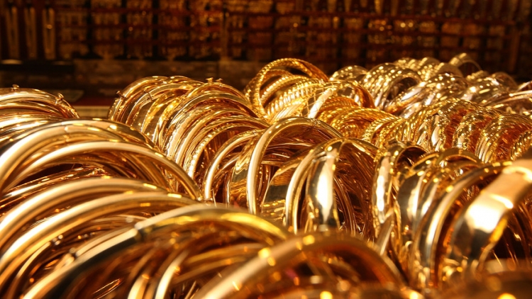 Giá vàng hôm nay (19/4): Vàng chìm dưới đáy, USD bật cao