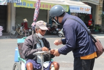 TPHCM: Gần 12.000 người bán vé số sẽ được hỗ trợ tiền