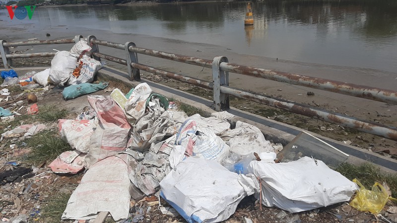 nhieu kenh rach tai tphcm dang gong minh cong rac