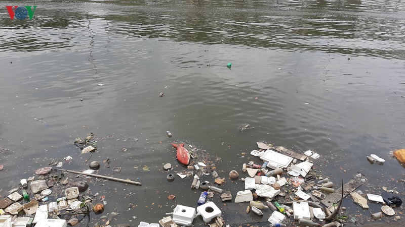 nhieu kenh rach tai tphcm dang gong minh cong rac