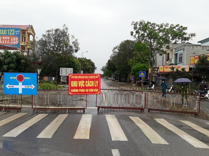 Cấm đường, phân luồng tổ chức giao thông trên đường 23 phục vụ cách ly thôn Hạ Lôi