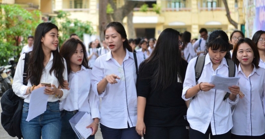 Học sinh như “ngồi trên đống lửa” vì những thay đổi đột ngột của kỳ thi THPT