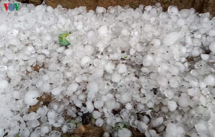 Dông lốc gây thiệt hại nặng ở các tỉnh, nhiều người thương vong