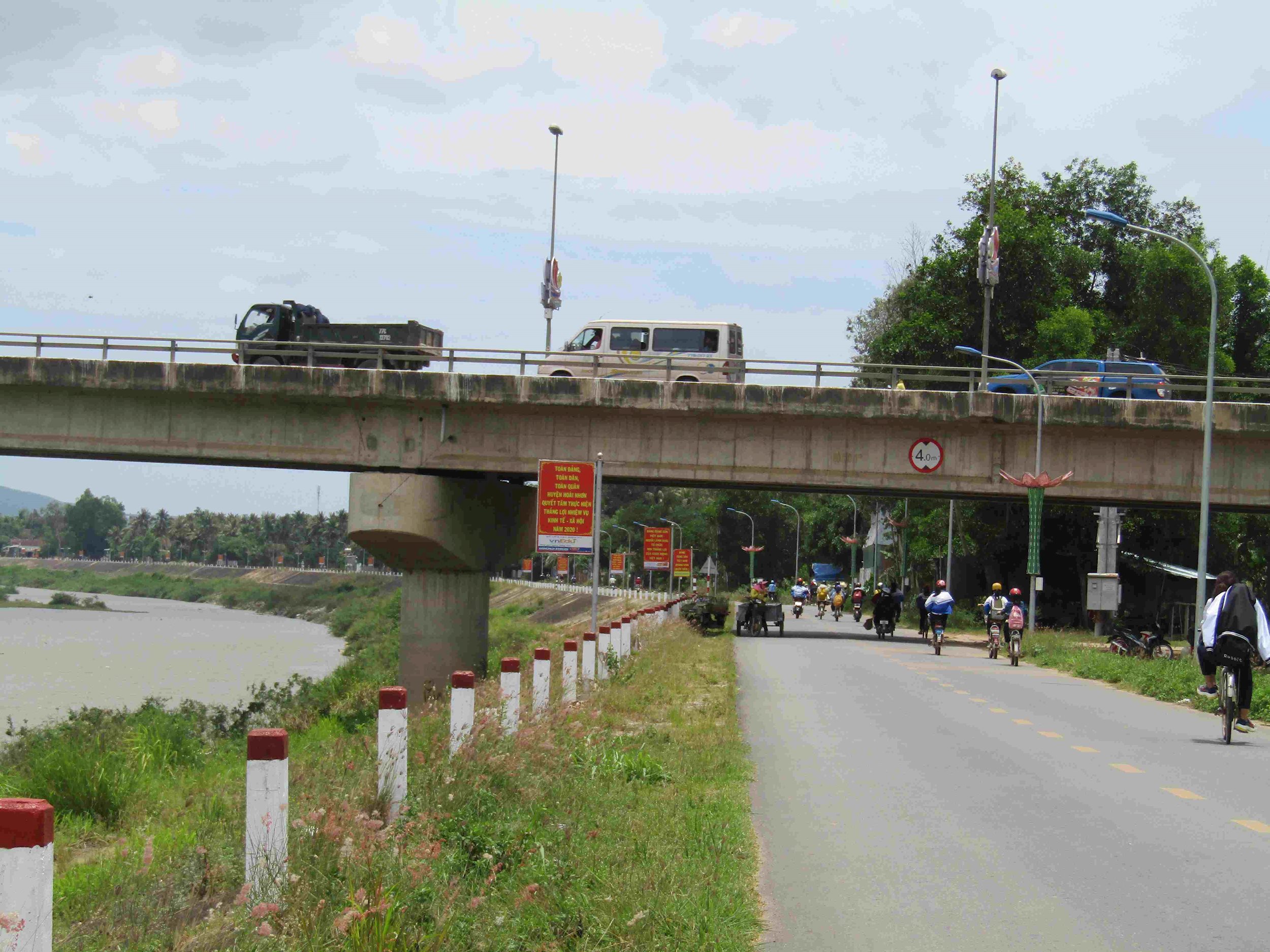 Bình Định: Sông Lại Giang “kêu cứu” vì doanh nghiệp không hoàn thổ sau khai thác cát binh dinh song lai giang keu cuu vi doanh nghiep khong hoan tho sau khai thac cat