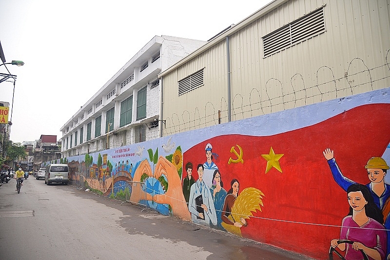 Diện mạo mới của “Bức tường đau khổ” phía sau nhà máy Rạng Đông