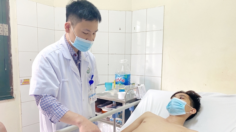 Nam thanh niên suýt mất khả năng làm bố sau tai nạn xe máy