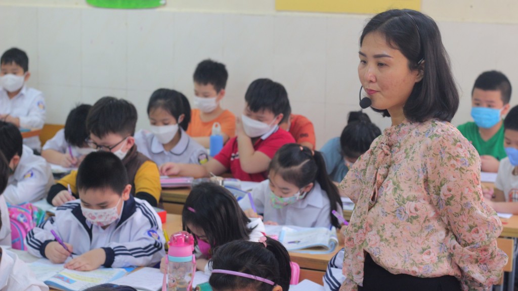 Gần 1 triệu học sinh Hà Nội hân hoan “tựu trường”