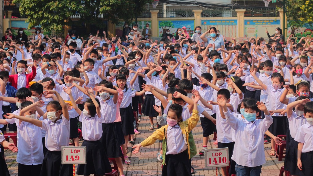 Gần 1 triệu học sinh Hà Nội hân hoan “tựu trường”