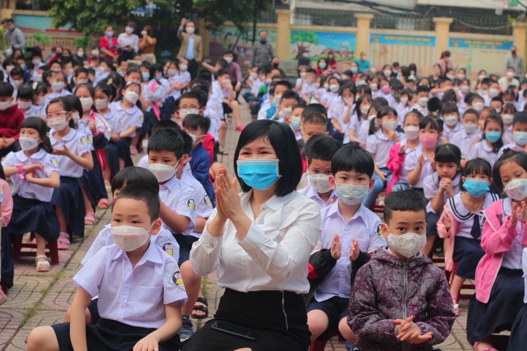 Gần một triệu học sinh Hà Nội hân hoan “tựu trường”
