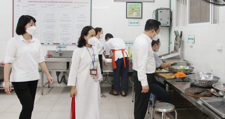 Giám đốc Sở GD&amp;ĐT Hà Nội kiểm tra công tác đón trẻ mầm non đi học trở lại
