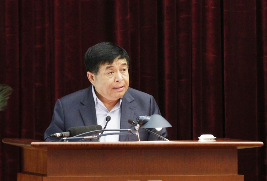 Bộ trưởng Bộ KH-ĐT Nguyễn Chí Dũng trình bày tham luận tại hội nghị
