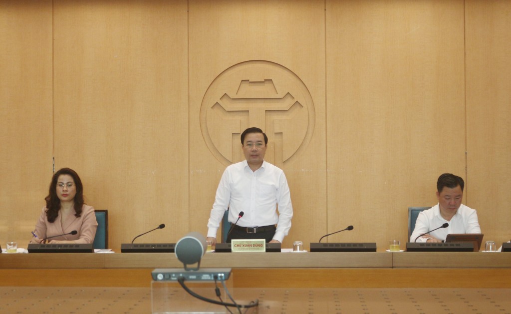 Phó Chủ tịch UBND TP Chử Xuân Dũng phát biểu chỉ đạo tại phiên họp