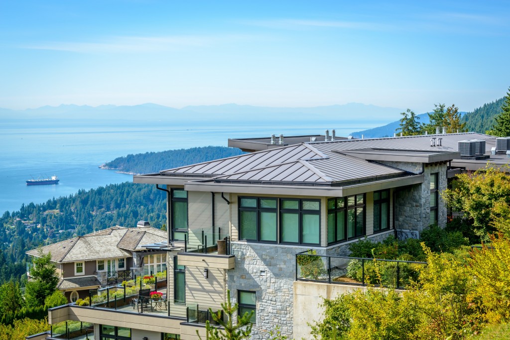 Hình ảnh một căn biệt thự có tầm nhìn hướng biển được giới thượng lưu săn đón tại Vancouver, Canada