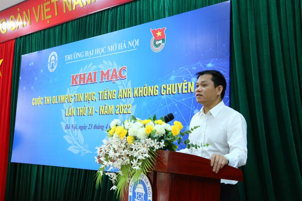 TS Bùi Thanh Sơn - Phó Hiệu trưởng phát biểu khai mạc
