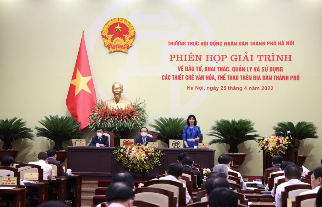Phó Chủ tịch Thường trực HĐND TP Hà Nội Phùng Thị Hồng Hà chủ trì phiên thảo luận