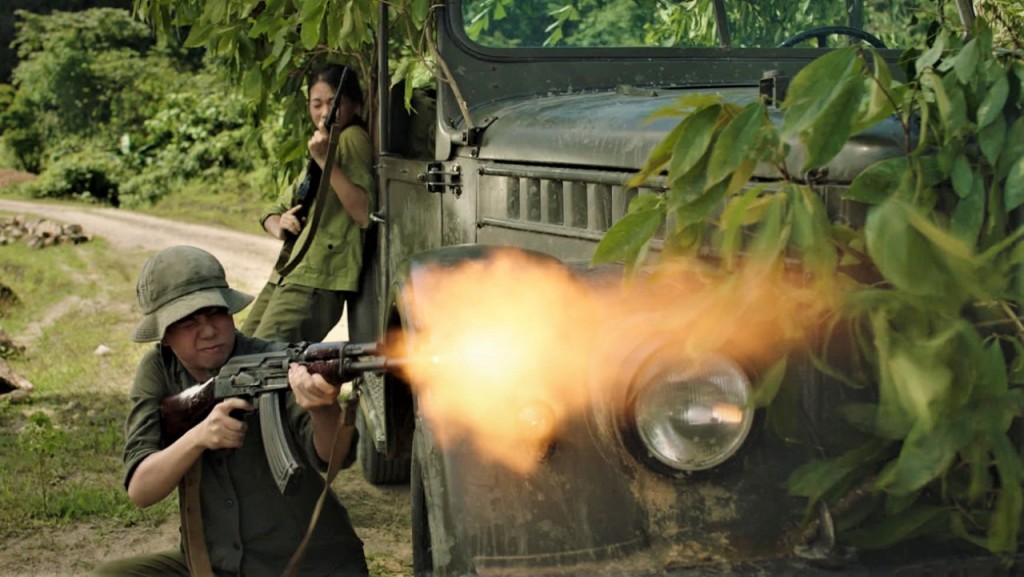 "Bình minh đỏ" - bộ phim xúc động về những nữ chiến sĩ lái xe Trường Sơn