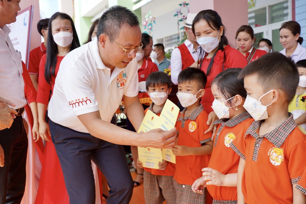 Chương trình “Sinh con, sinh cha” đến với hơn 500 phụ huynh, trẻ em tỉnh Quảng Nam