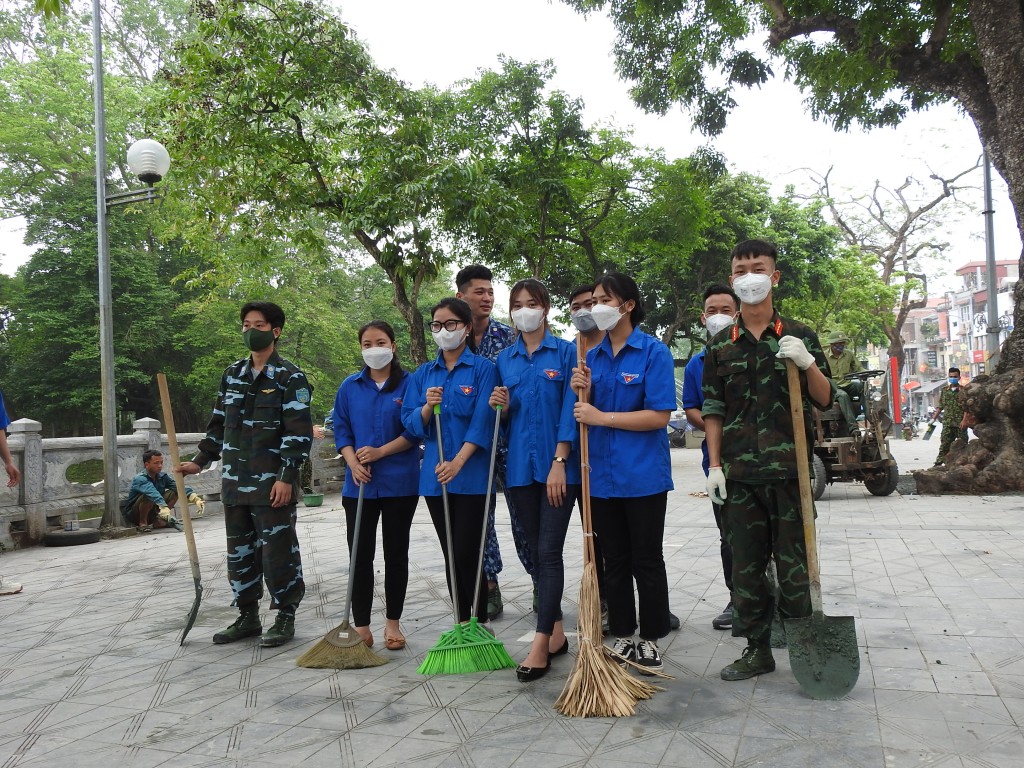 nhằm chỉnh trang cảnh quan, môi trường thị xã xanh - sạch - đẹp, góp phần chỉnh trang cảnh quan, môi trường thị xã xanh - sạch - đẹp, sẵn sàng đưa tuyến phố đi bộ vào hoạt động, đóng góp tích cực vào sự phát triển kinh tế - xã hội chung của thị xã