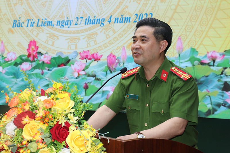 Đại tá Lê Đức Hùng- Trưởng Công an quận phát biểu đáp từ tại  Lễ phát động