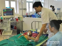 Uống thuốc thầy lang, bé trai 5 tuổi phải lọc máu 72 giờ