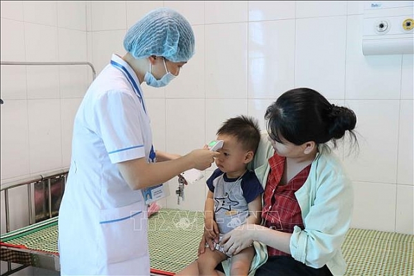 nang nong cao diem tre de bi mat nuoc kiet suc