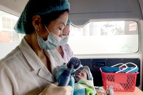 Hơn 20 y, bác sĩ khóc sau ca mổ lấy thai cho sản phụ ung thư giai đoạn cuối