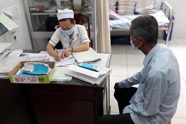 nhieu nguoi phai vao vien vi lo giam phai kim tiem nghi chua hiv