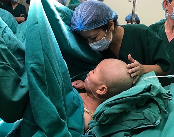 me bau mang thai bi ung thu vu giai doan cuoi nhung dau hieu dung bao gio quen