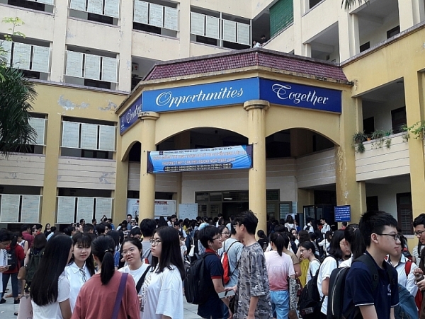 thi sinh ha noi bat dau cuoc dua vao lop 10 chuyen