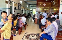 Gần 60 du khách nhập viện sau tiệc hải sản ở biển Hải Tiến