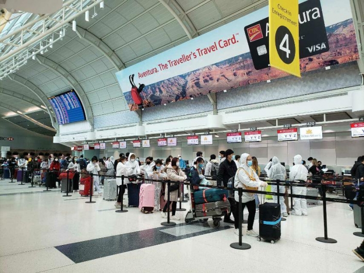 Việt Nam đưa gần 300 công dân từ Canada về nước