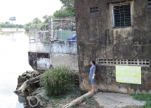 Sống thấp thỏm nơi sạt lở ở Sài Gòn