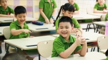 Học sinh mầm non, tiểu học hân hoan ngày trở lại trường