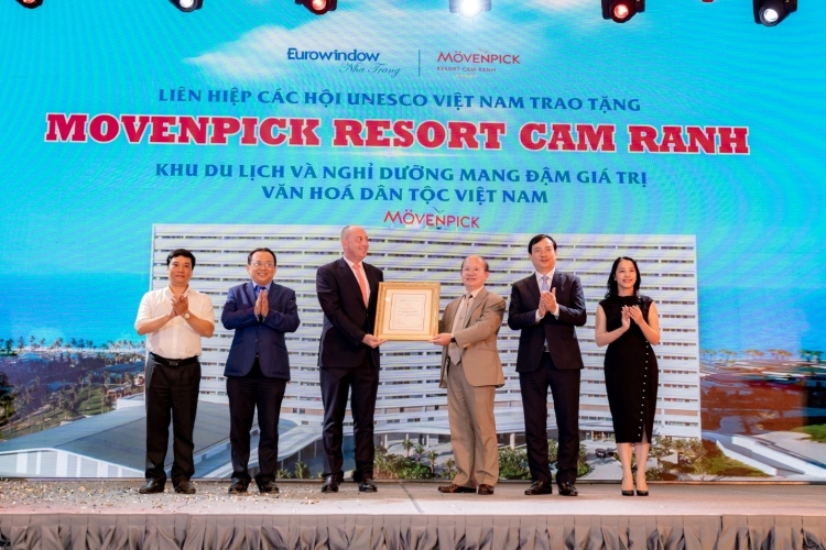 movenpick resort cam ranh va radisson blu resort cam ranh dat tieu chuan 5 sao