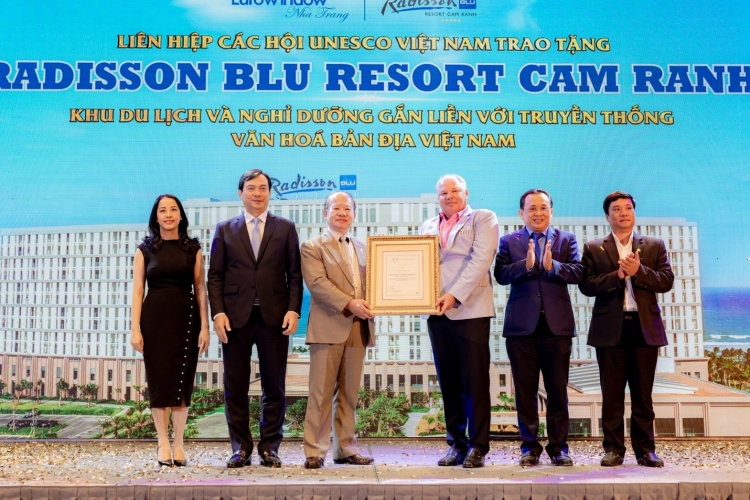 movenpick resort cam ranh va radisson blu resort cam ranh dat tieu chuan 5 sao