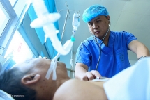 Lãnh đạo Bạch Mai: ‘Bệnh nhân không phải con gà béo để bóc lột’