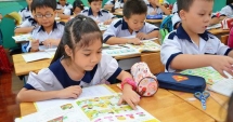 Lùm xùm chọn SGK lớp 1 mới: Bộ GD&ĐT yêu cầu tôn trọng nhà trường