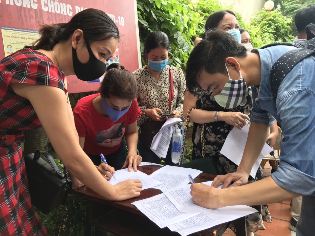 Chậm nộp học phí bị phạt lãi suất tới 365%/năm: Vượt quá quy định?