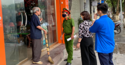 Đi từng ngõ, gõ từng nhà giúp Nhân dân nâng cao ý thức phòng chống dịch