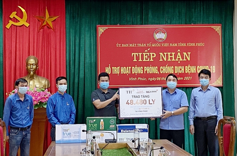 Tập đoàn TH chung tay ủng hộ tuyến đầu chống dịch ở Hà Nam, Vĩnh Phúc