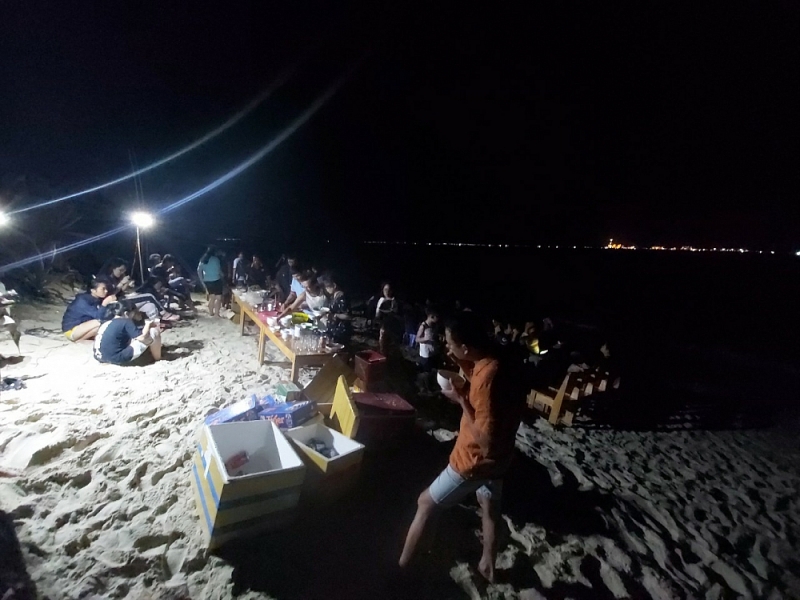 Bình Thuận: Nhóm du khách không đeo khẩu trang, mở tiệc BBQ trên đảo Hòn Cau