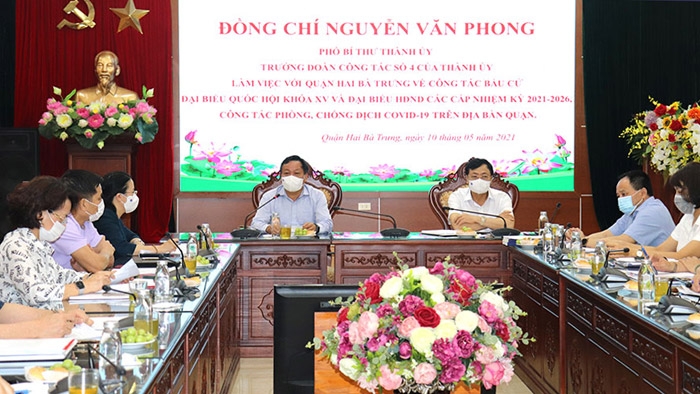 Phó Bí thư Thành ủy Nguyễn Văn Phong làm việc với quận Hai Bà Trưng sáng 10/5