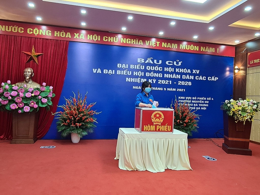 Cử tri trẻ bỏ phiếu số 4, phường Nguyễn Du