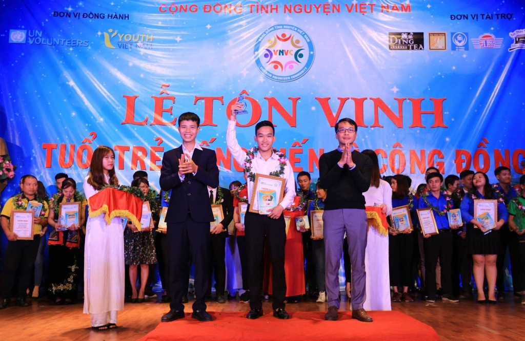 Nguyễn Xuân Trường trong lễ tôn vinh Tuổi trẻ cống hiến vì cộng đồng