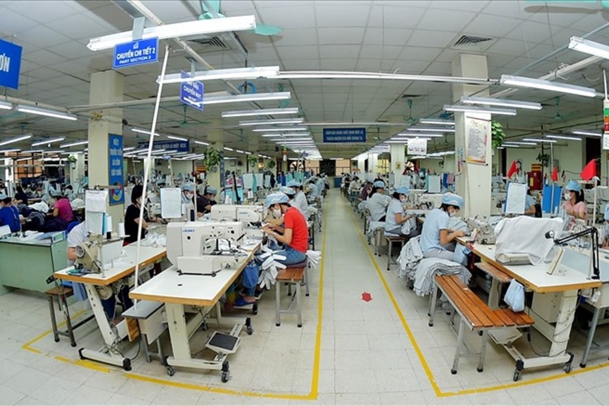 Dù ảnh hưởng bởi dịch Covid-19 nhưng ngành dệt may vẫn nỗ lực duy trì sản xuất, giữ việc làm cho người lao động