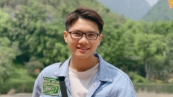 Chàng trai không ngừng phấn đấu giữ vững danh hiệu thủ khoa