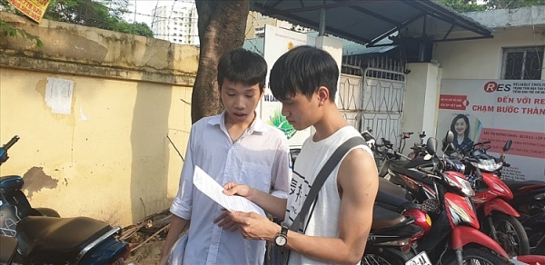 de thi mon toan vao lop 10 ha noi thi sinh nhan mat vi kho va dai