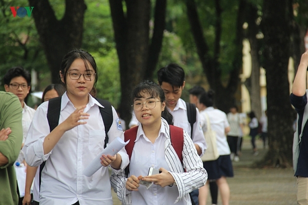 hoc sinh ha noi tho phao cuoi nhu duoc mua vi de anh thi vao 10 de