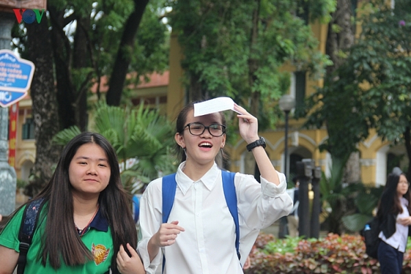 hoc sinh ha noi tho phao cuoi nhu duoc mua vi de anh thi vao 10 de